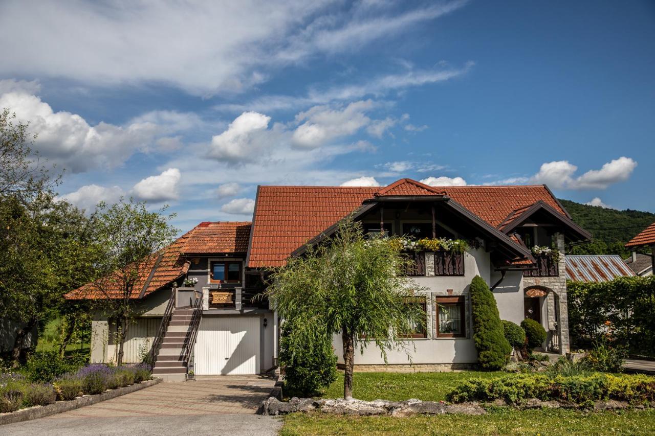 Apartman Mila Josipdol Bagian luar foto